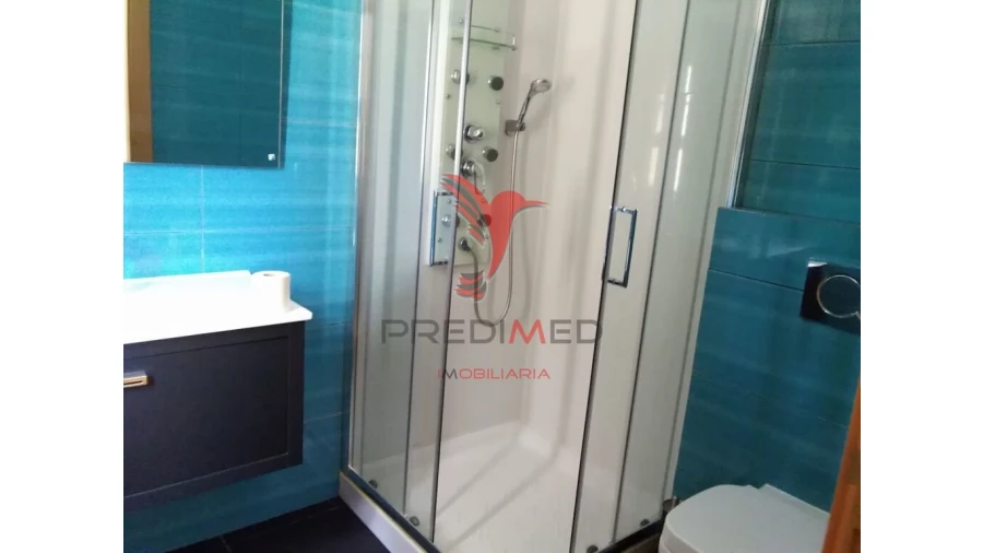 Moradia T4 para Venda em Quelfes Foto 9