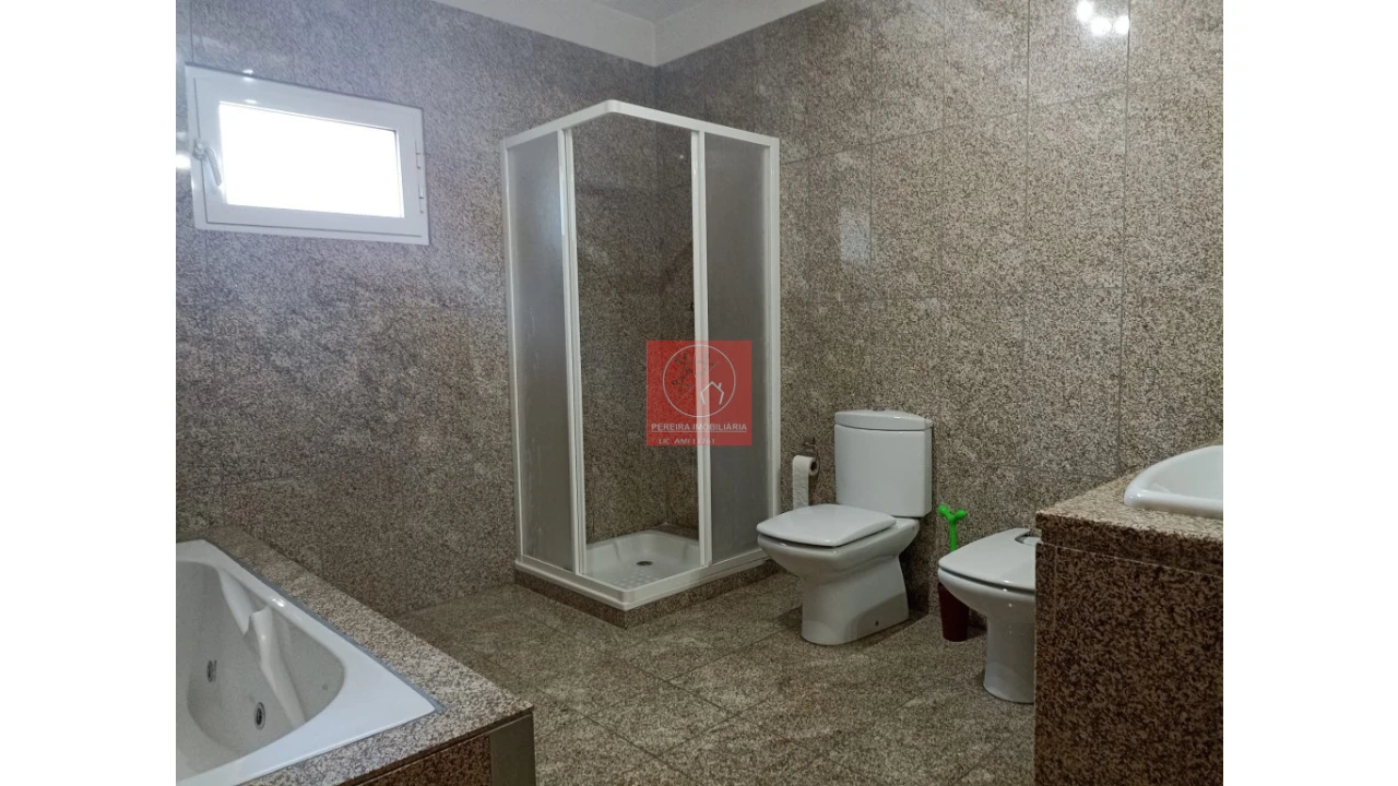 Moradia T4 para Venda em Parada do Bispo e Valdigem Foto 32