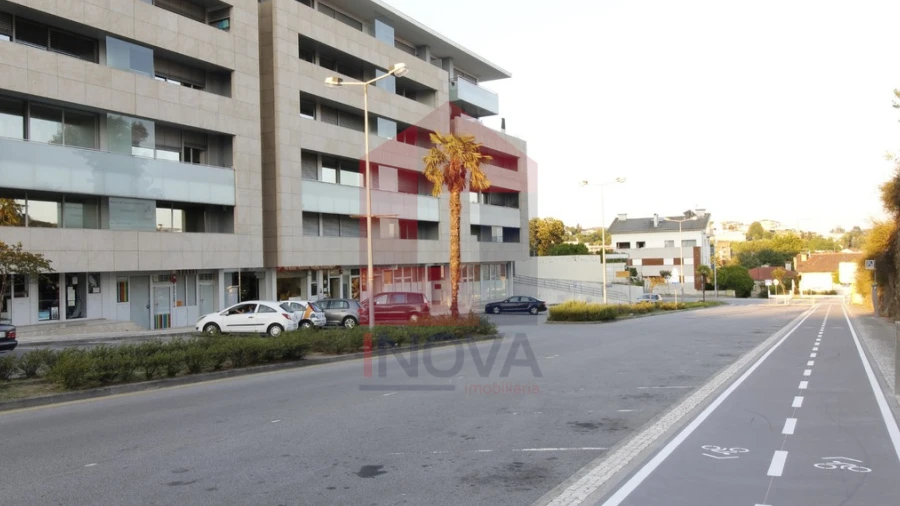 Loja para Venda em Vila Verde e Barbudo