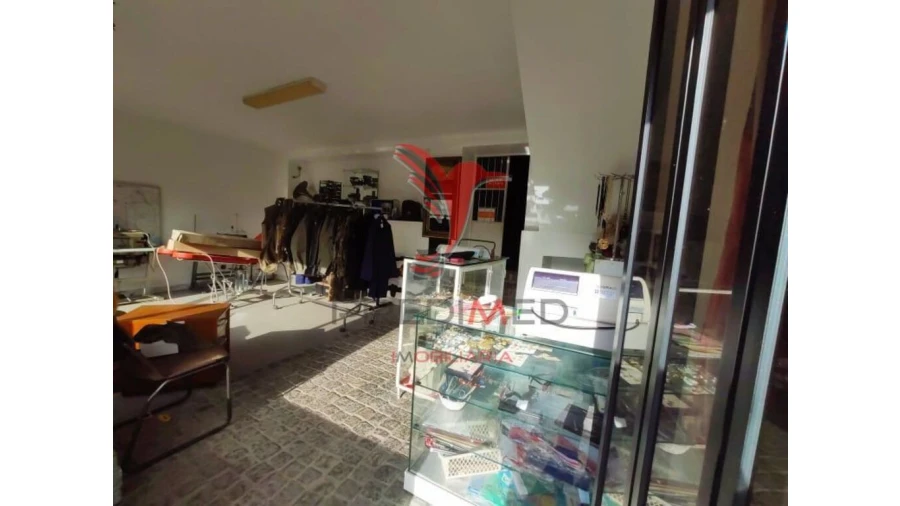 Armazém para Venda em Caxarias Foto 3