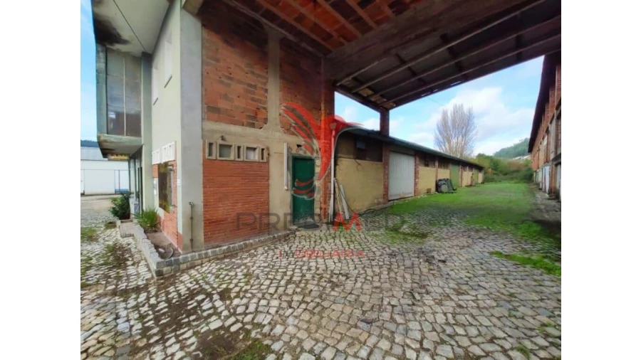 Armazém para Venda em Caxarias Foto 2