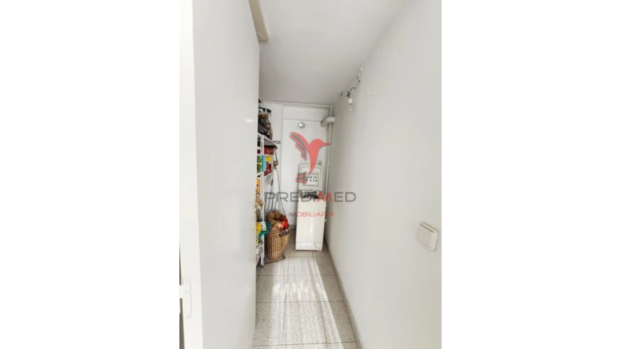 Armazém para Venda em Caxarias Foto 4