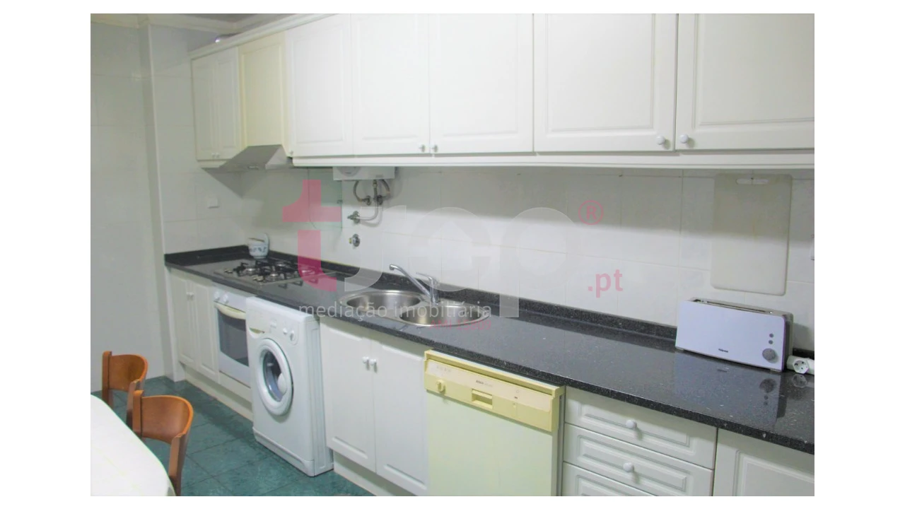 Apartamento T2 para Venda em Arcozelo Foto 4