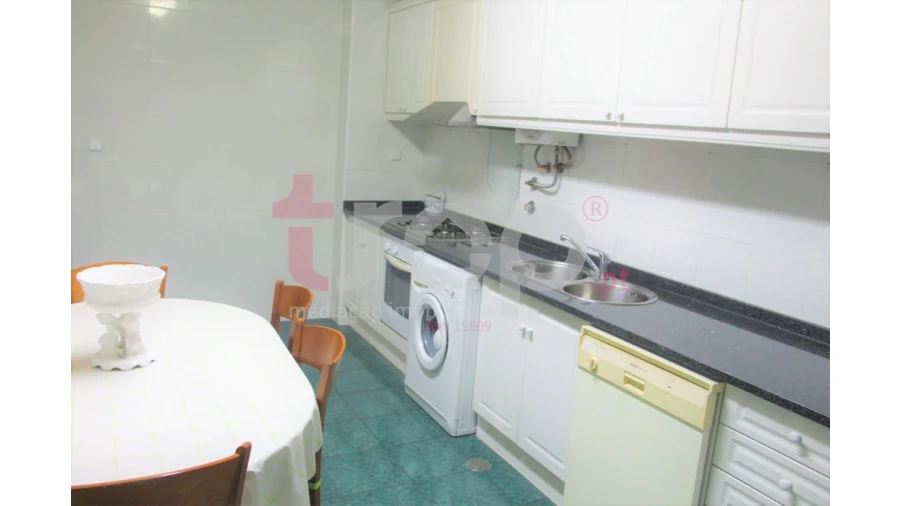 Apartamento T2 para Venda em Arcozelo Foto 5