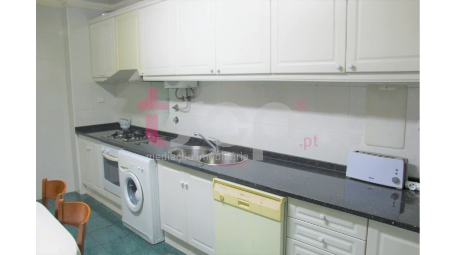 Apartamento T2 para Venda em Arcozelo Foto 4