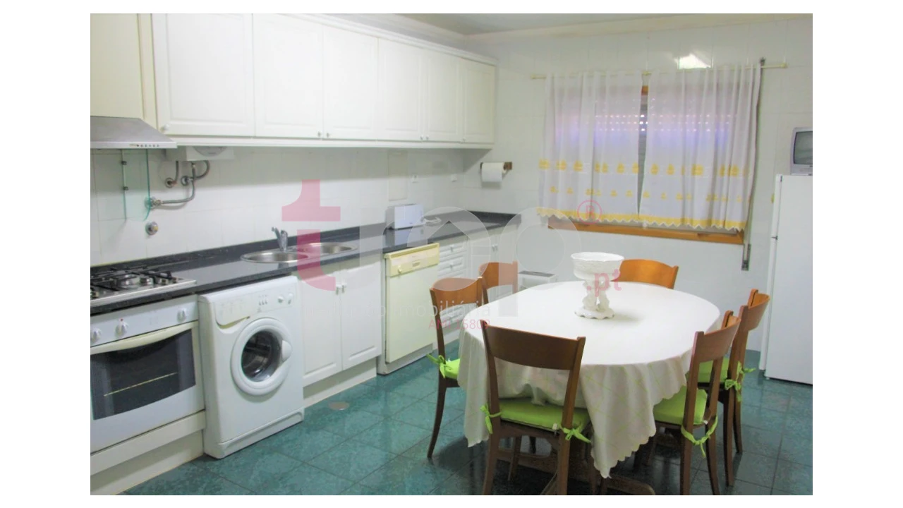 Apartamento T2 para Venda em Arcozelo Foto 3