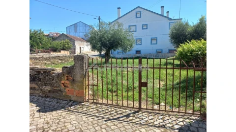 Terreno para Venda em Cebolais de Cima e Retaxo