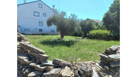 Terreno para Venda em Cebolais de Cima e Retaxo