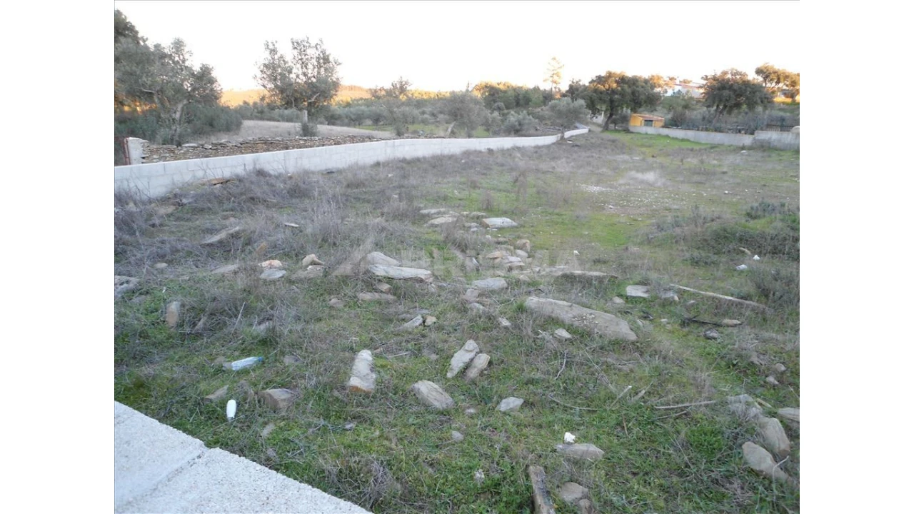Terreno para Venda em Benquerenças Foto 2