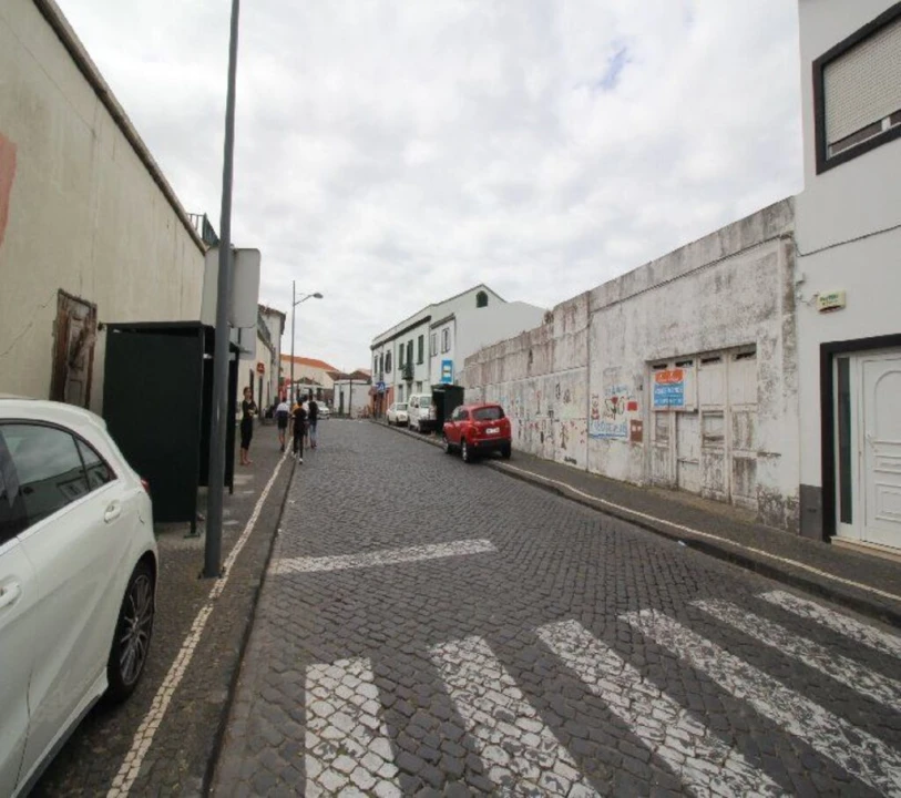 Prédio para Venda em Rabo de Peixe Foto 1