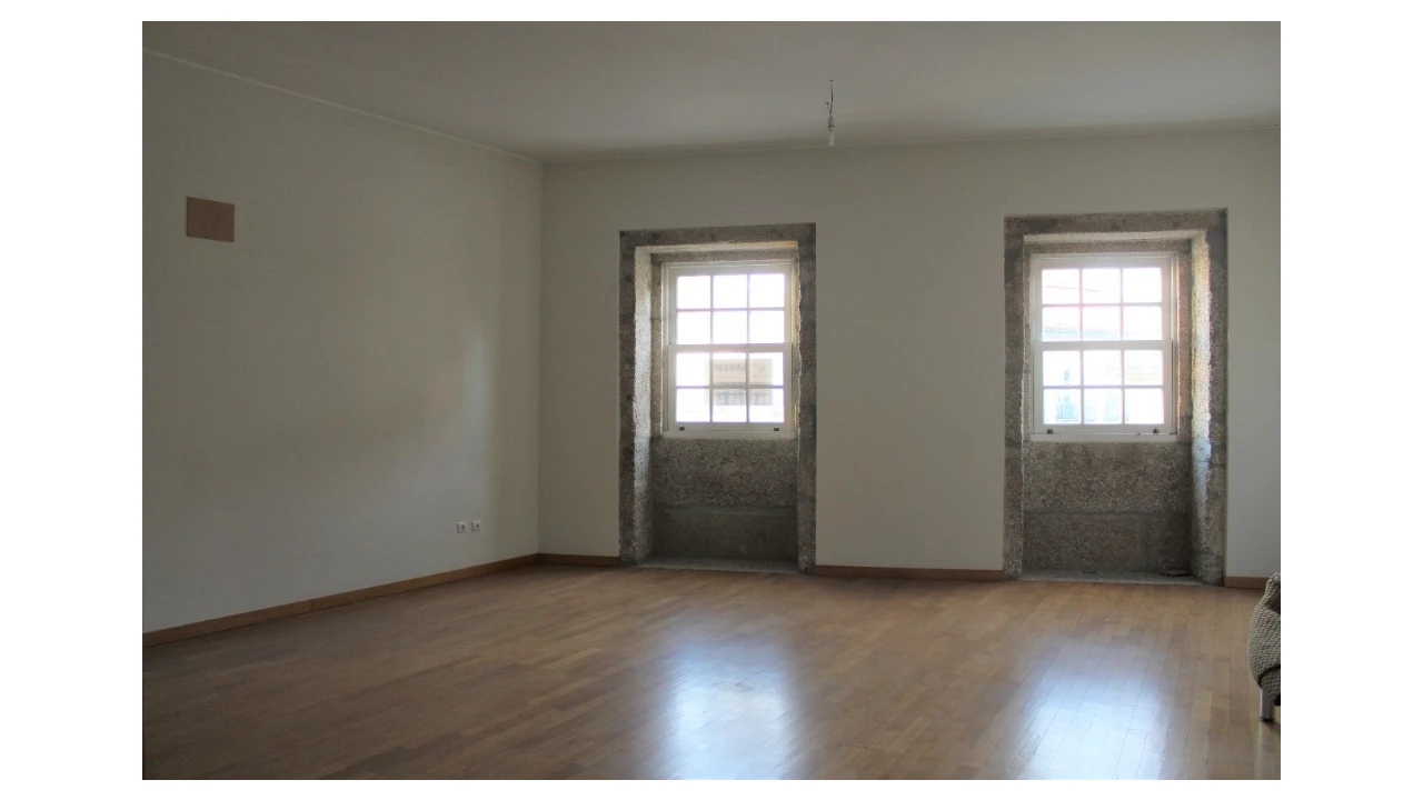 Escritório para Arrendamento em Arcos de Valdevez (São Paio) e Giela Foto 3