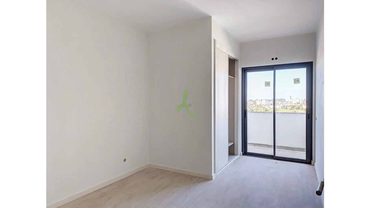 Apartamento T4 para Venda em Portimão Foto 21