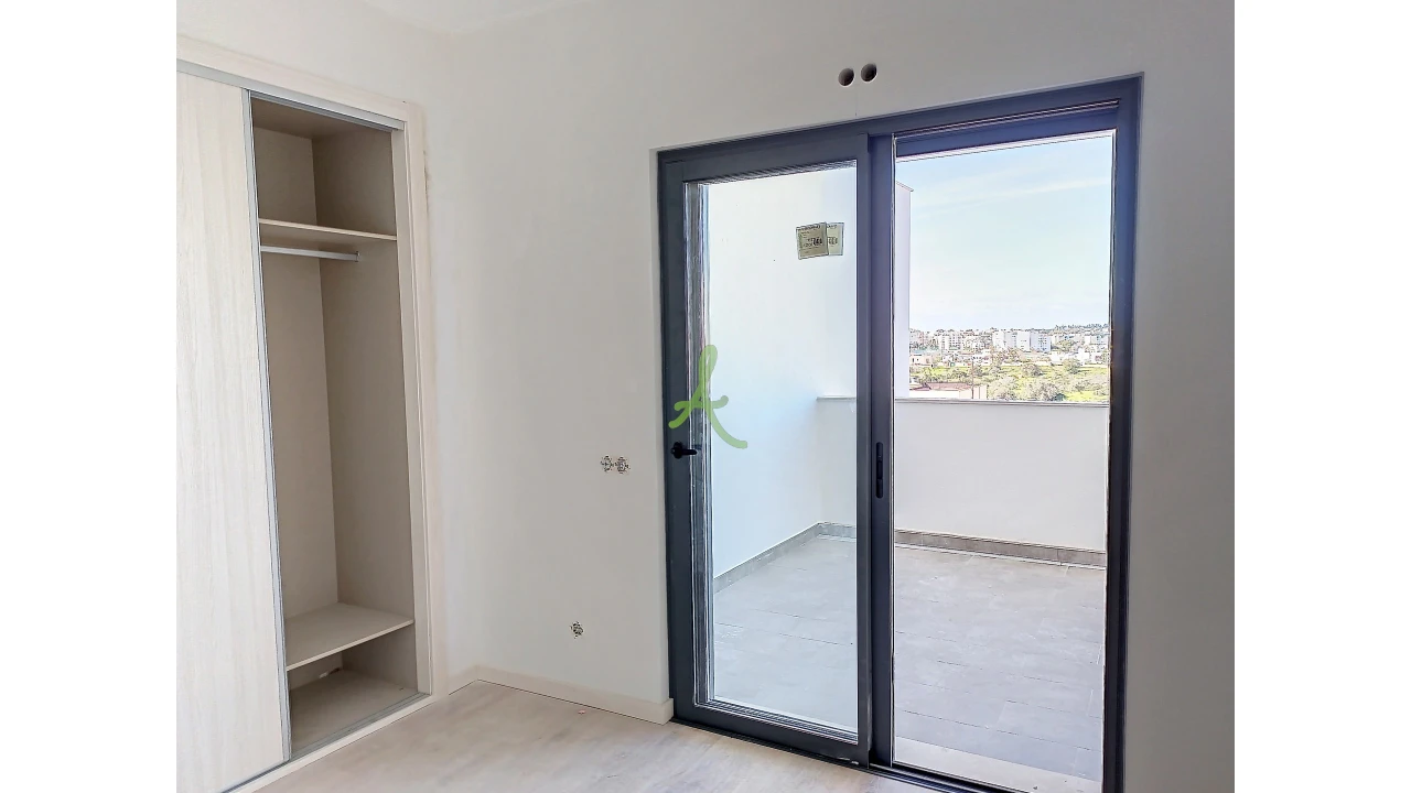 Apartamento T4 para Venda em Portimão Foto 12