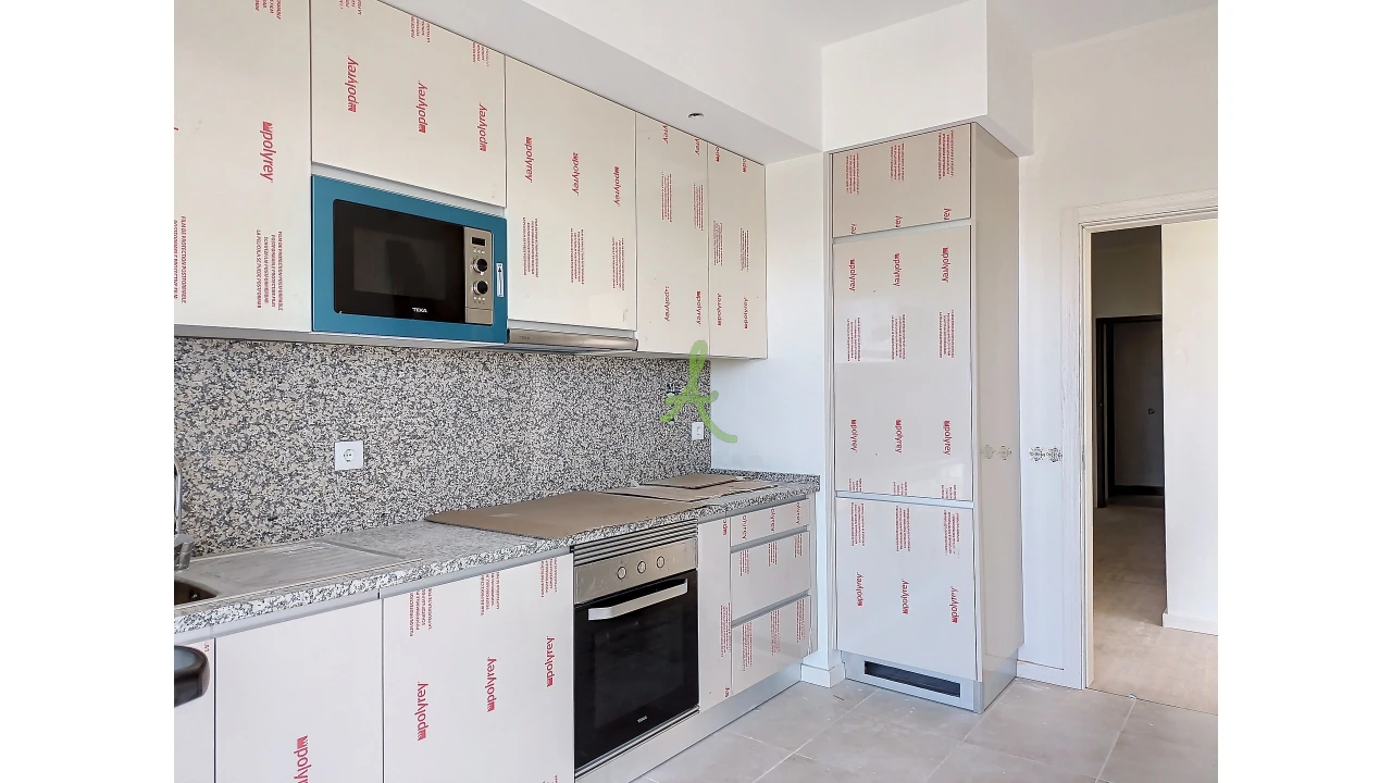 Apartamento T4 para Venda em Portimão Foto 4
