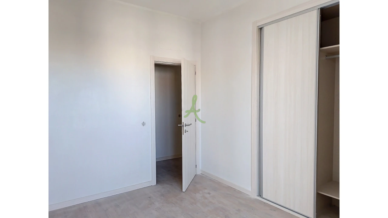 Apartamento T4 para Venda em Portimão Foto 14