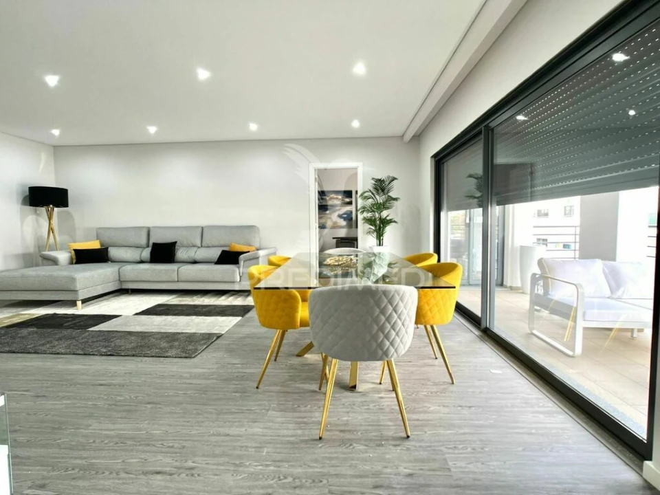 Apartamento T3 para Venda em Quelfes Foto 7