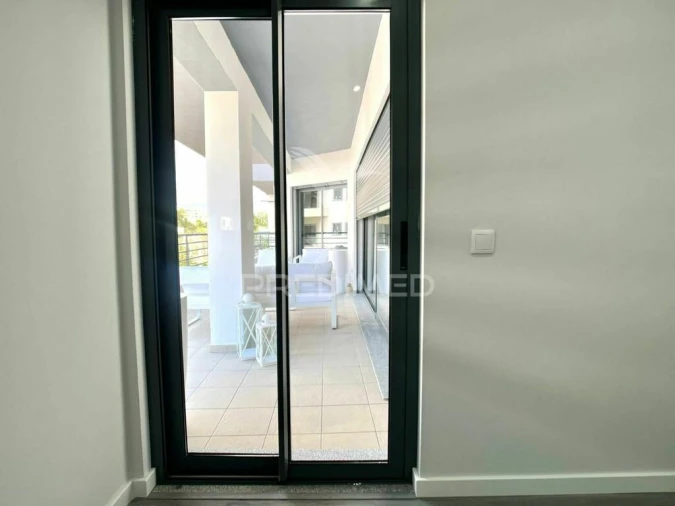 Apartamento T3 para Venda em Quelfes Foto 11