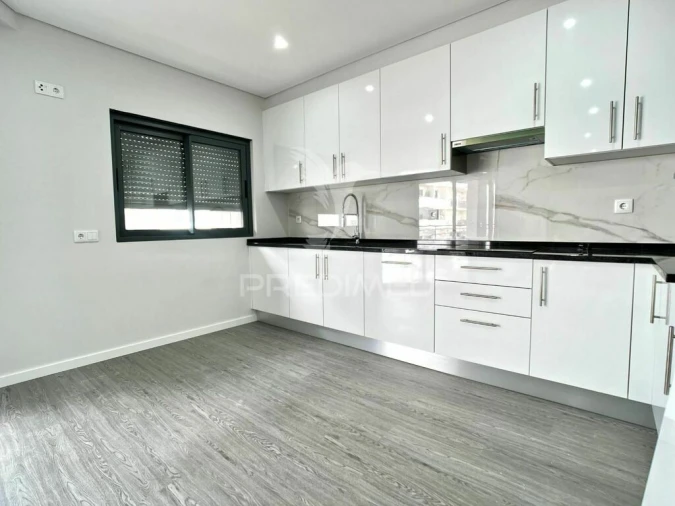 Apartamento T3 para Venda em Quelfes Foto 14