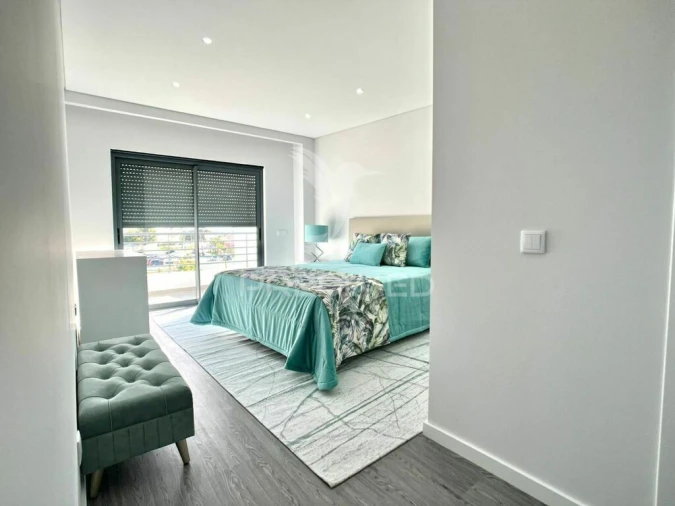 Apartamento T3 para Venda em Quelfes Foto 17