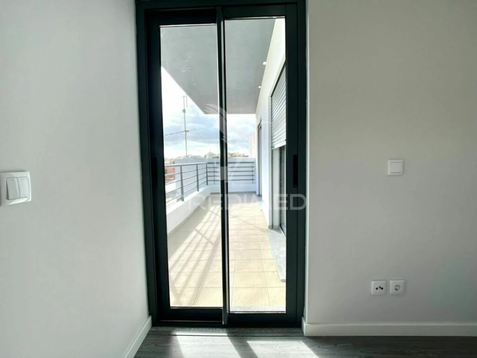 Apartamento T3 para Venda em Quelfes Foto 4