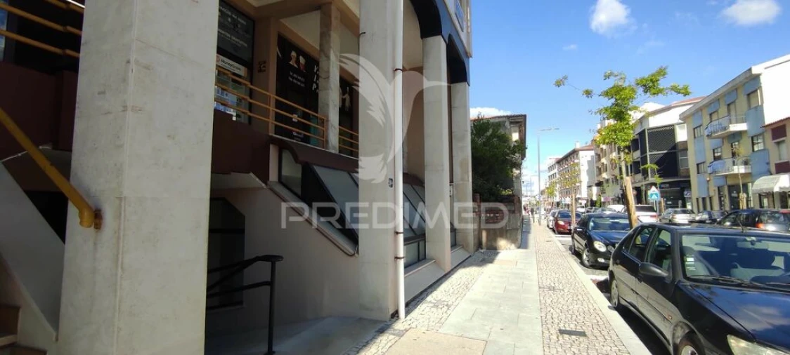 Loja para Arrendamento em Freixianda, Ribeira do Fárrio e Formigais Foto 7