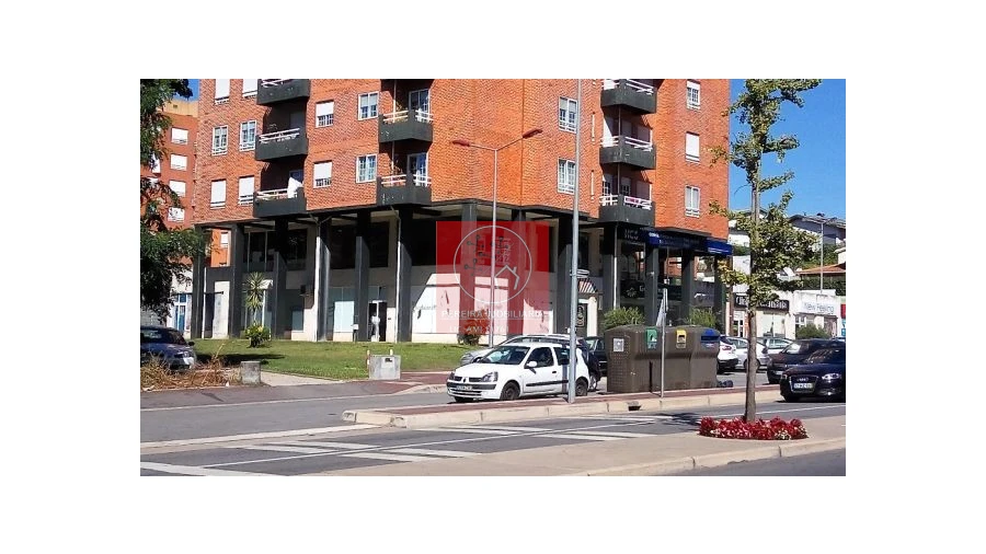 Loja para Venda em Vila Nova de Famalicão e Calendário Foto 1