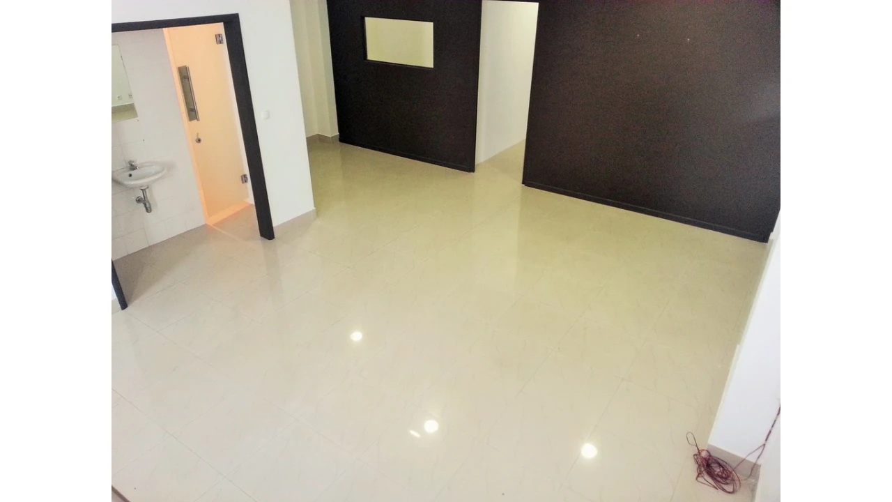 Loja para Arrendamento em Santo António Foto 3