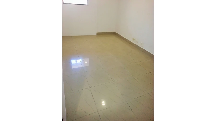 Loja para Arrendamento em Santo António Foto 5