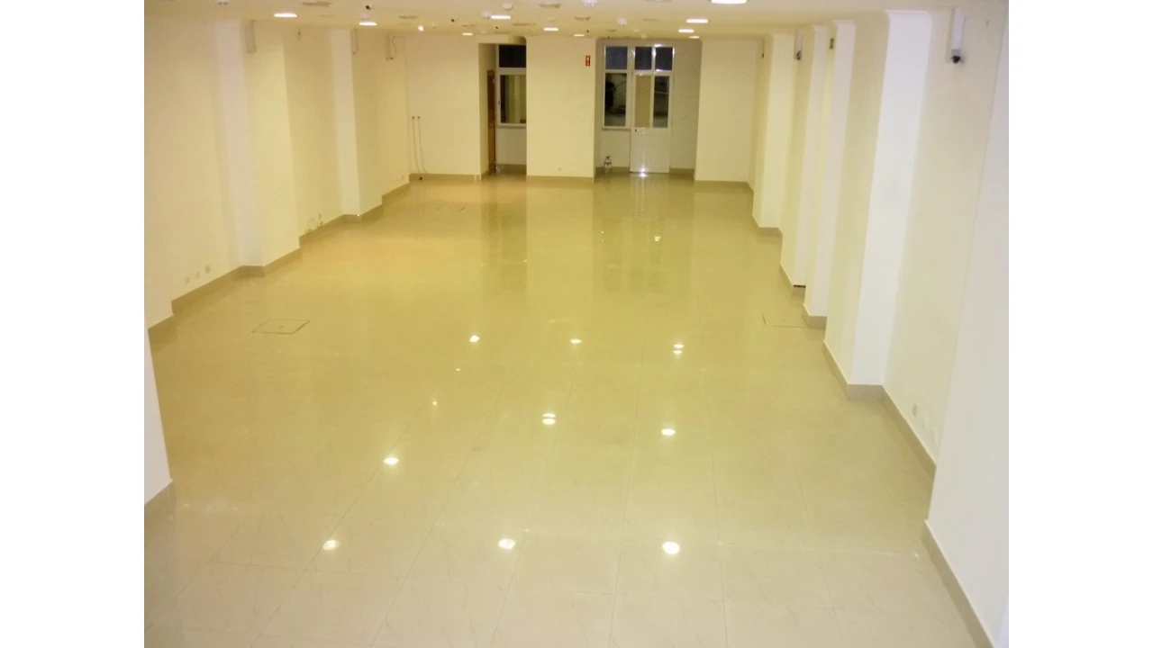 Loja para Arrendamento em Santo António Foto 1