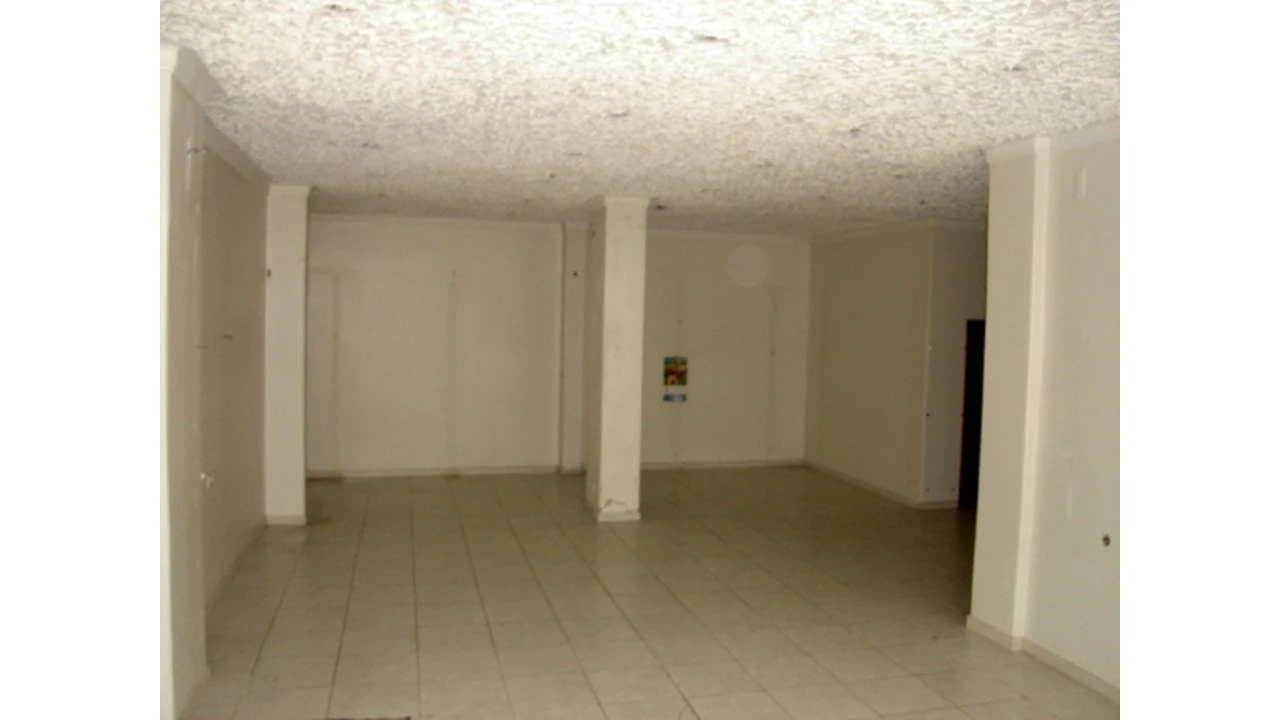 Loja para Venda em Almada, Cova da Piedade, Pragal e Cacilhas Foto 3