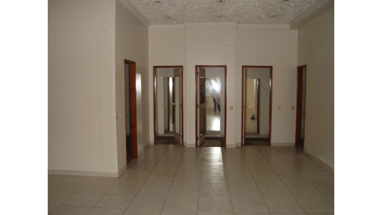 Loja para Venda em Almada, Cova da Piedade, Pragal e Cacilhas Foto 4