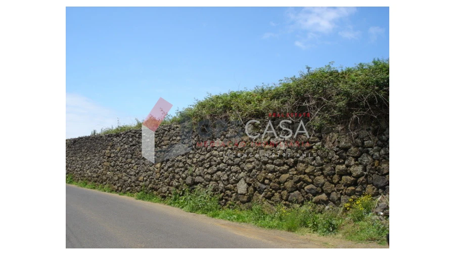Terreno para Venda em Praia da Vitoria (Santa Cruz) Foto 1