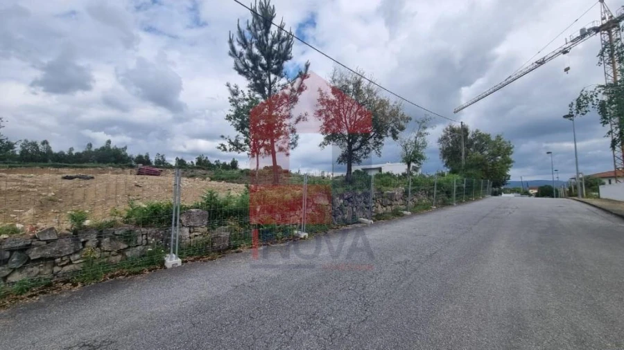 Terreno para Venda em Loureira Foto 2