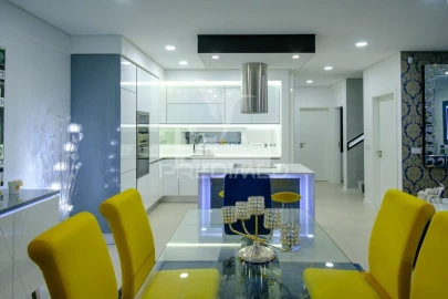 Moradia T4 para Venda em Charneca de Caparica e Sobreda