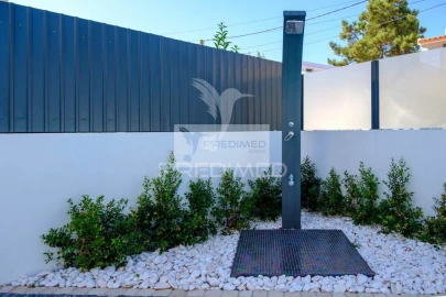Moradia T4 para Venda em Charneca de Caparica e Sobreda