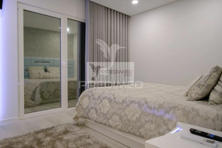 Moradia T4 para Venda em Charneca de Caparica e Sobreda Foto 17