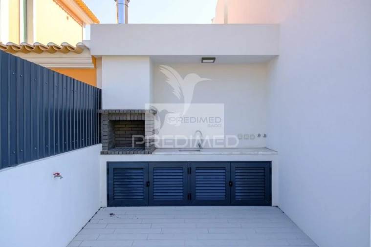 Moradia T4 para Venda em Charneca de Caparica e Sobreda Foto 9