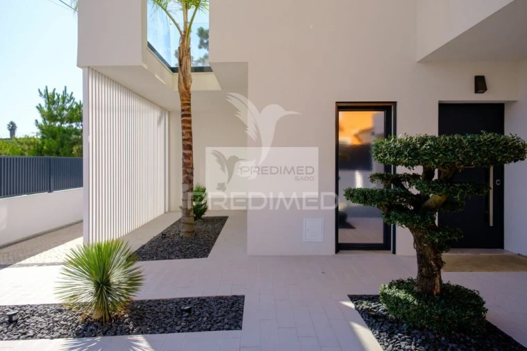 Moradia T4 para Venda em Charneca de Caparica e Sobreda Foto 3