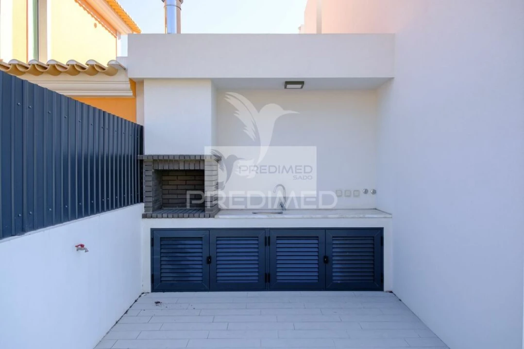 Moradia T4 para Venda em Charneca de Caparica e Sobreda Foto 9