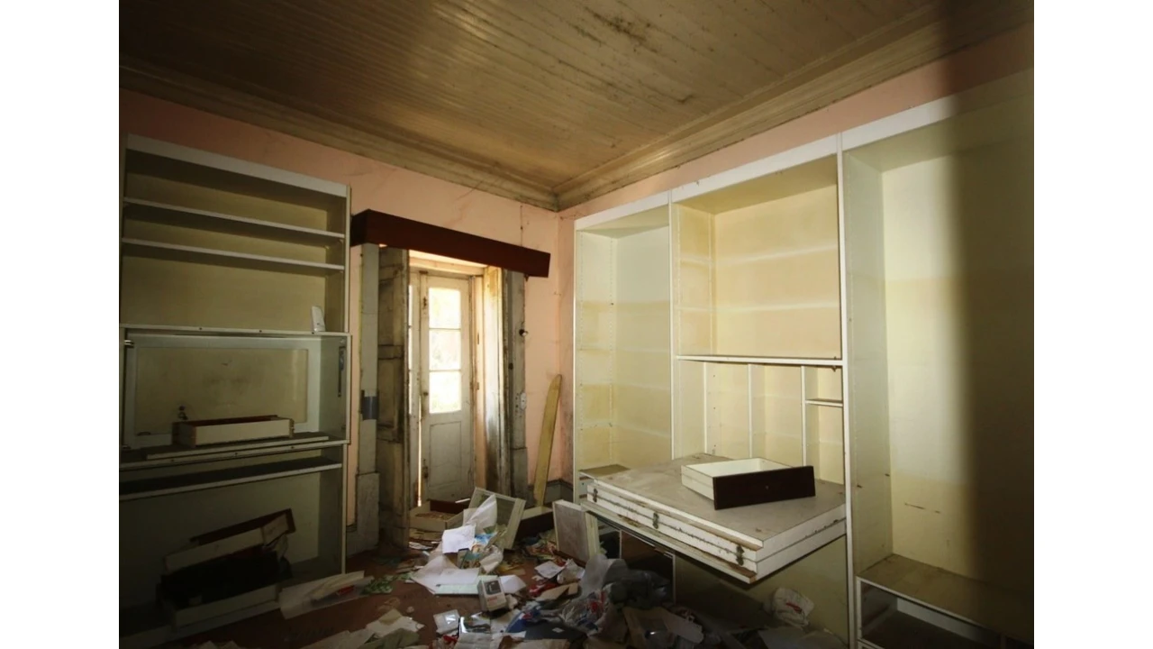 Prédio para Venda em Eiras e São Paulo de Frades Foto 6