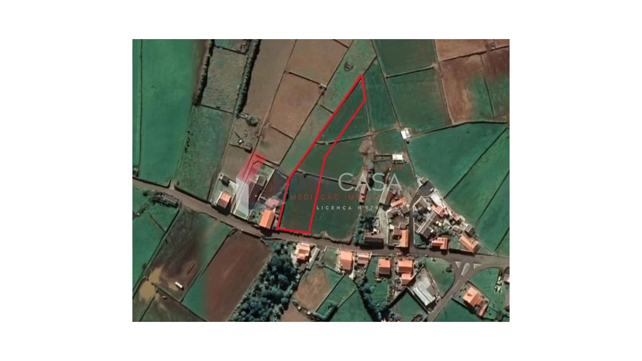 Terreno para Venda em Praia da Vitoria (Santa Cruz) Foto 1