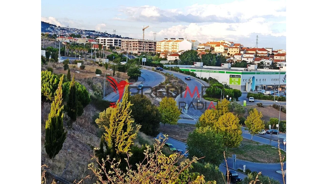 Terreno para Venda em Pontinha e Famões Foto 12