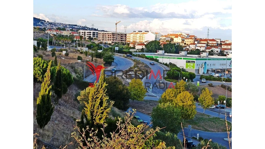 Terreno para Venda em Pontinha e Famões Foto 12