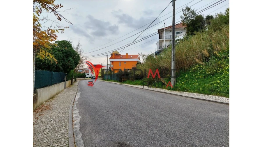 Terreno para Venda em Pontinha e Famões Foto 2