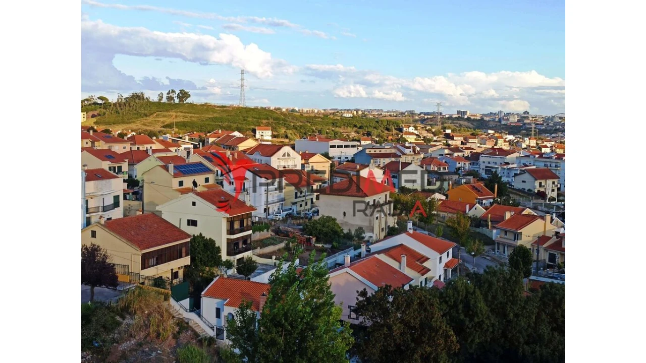 Terreno para Venda em Pontinha e Famões Foto 11