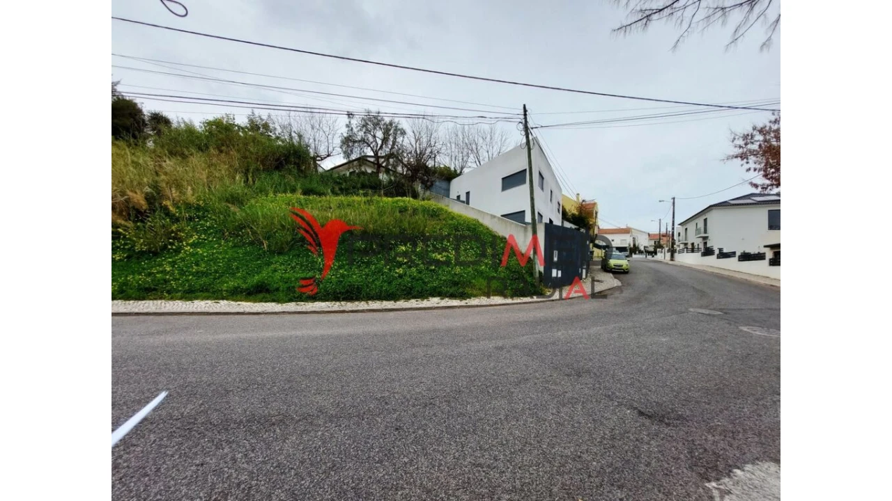 Terreno para Venda em Pontinha e Famões Foto 4