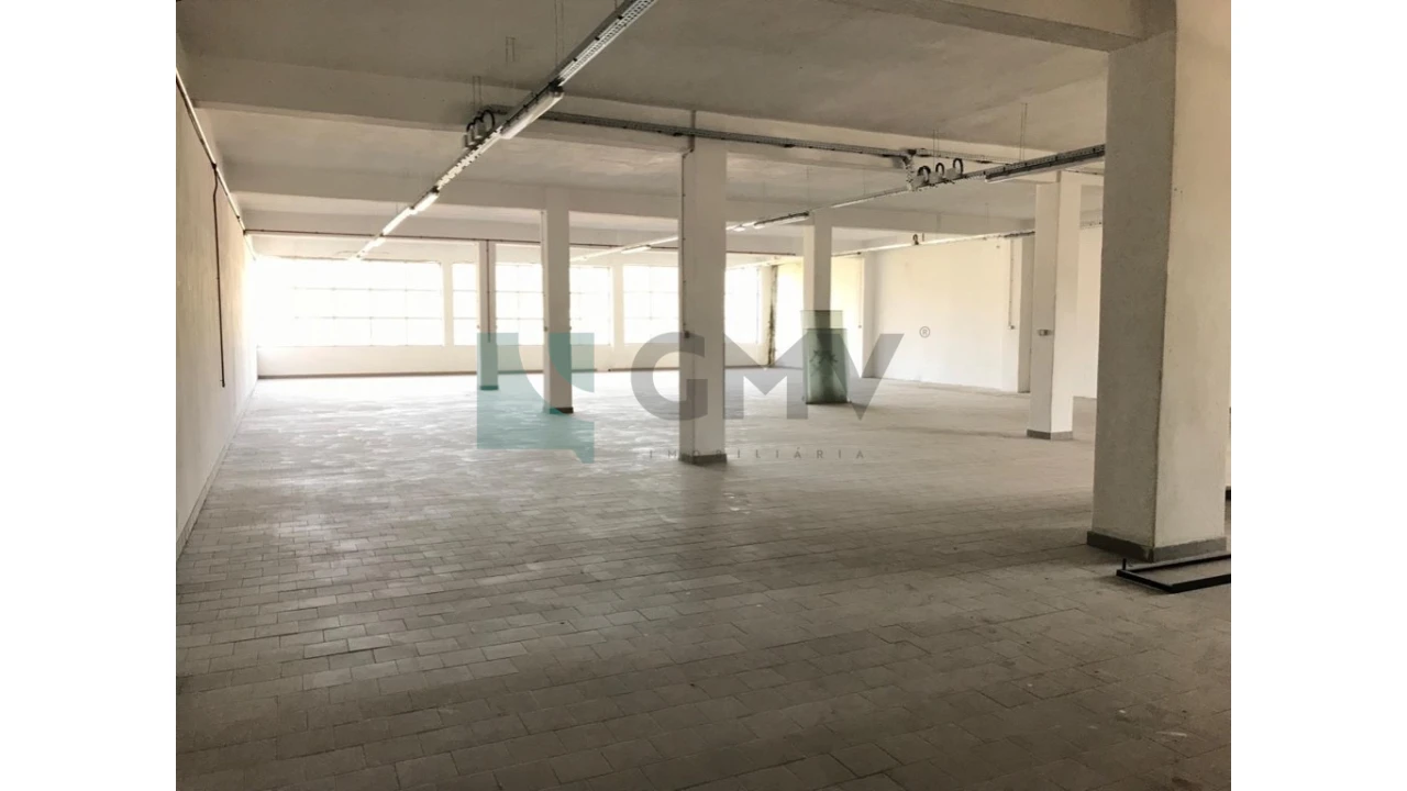 Armazém para Venda em Povoa de Lanhoso (N. Senhora do Amparo) Foto 1
