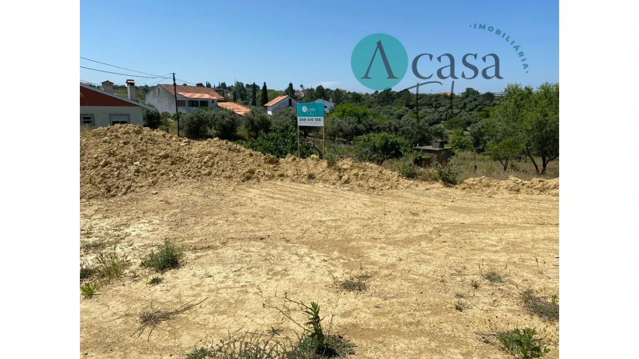 Terreno para Venda em Serra e Junceira Foto 1
