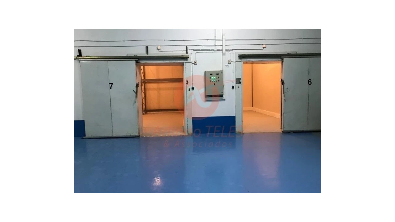 Armazém para Venda em Praia da Vitoria (Santa Cruz) Foto 44