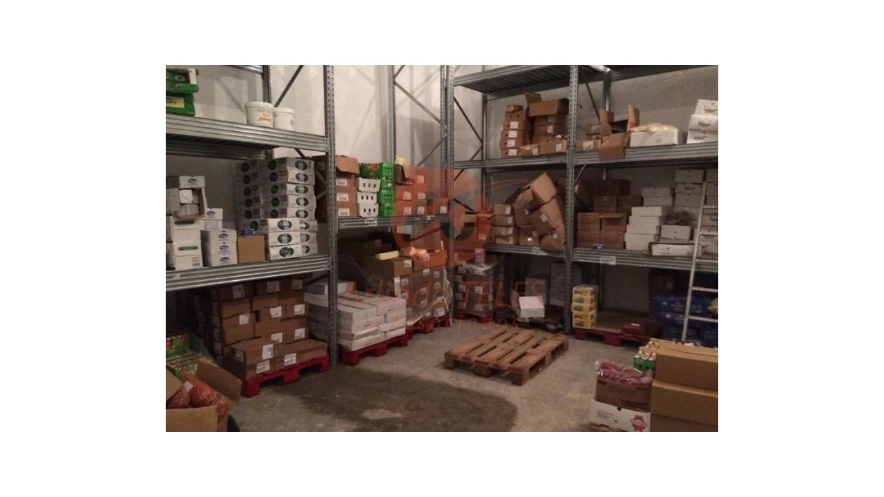 Armazém para Venda em Praia da Vitoria (Santa Cruz) Foto 45